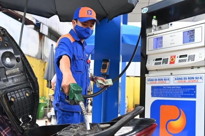Bảng giá xăng dầu tối 20/10: Xăng E10 giảm hơn 4.000 đồng…