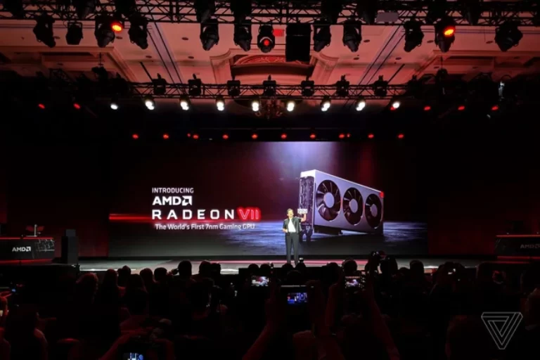 AMD ra mắt Radeon VII, card đồ họa 7nm đầu tiên trên thế giới