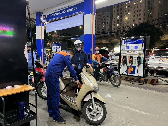 Cập nhật giá xăng dầu hôm nay chiều 5/5: Dầu thế giới chìm trong sắc đỏ vẫn cao ngất ngưởng, điện thoại Nokia rẻ