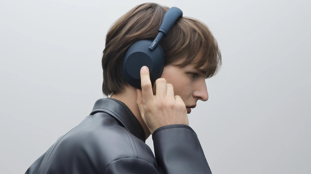 Sony WH-1000XM6 họp online có ổn không khi có mute nhanh và micro điều hướng chùm sóng AI?