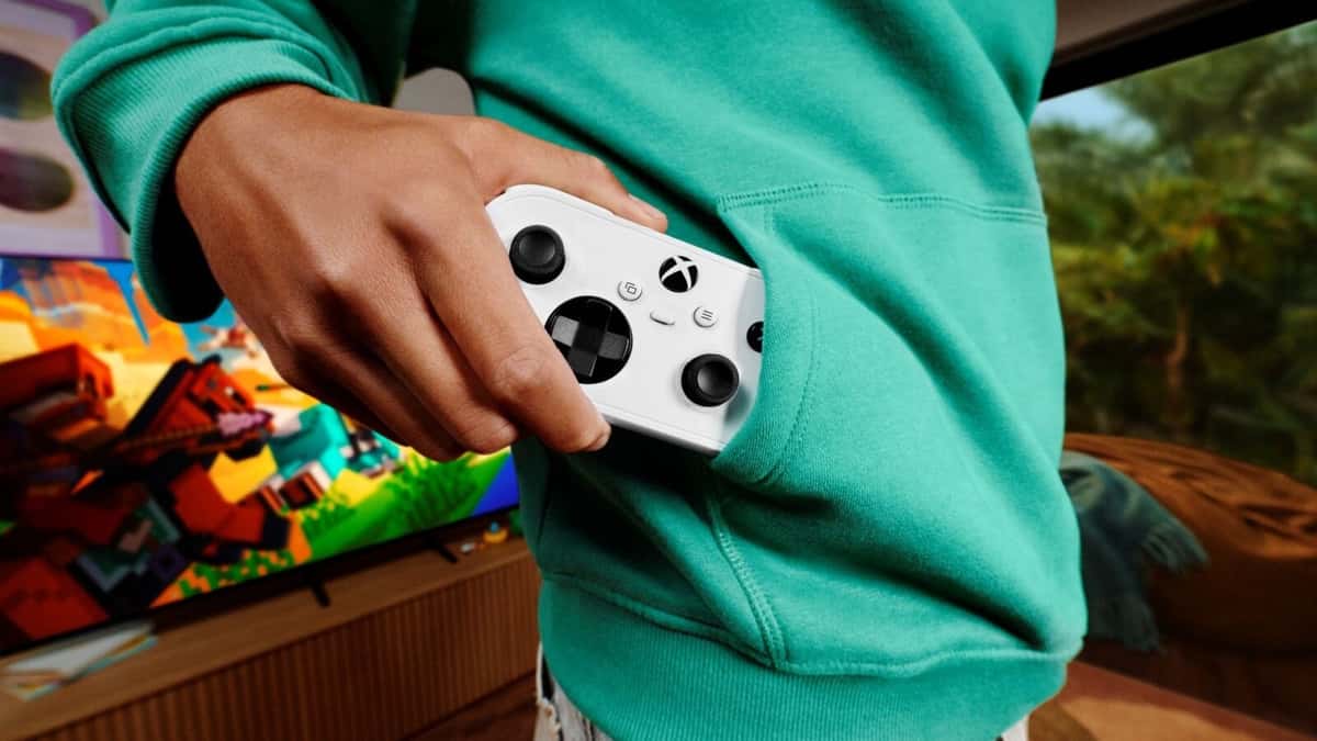 Xbox ra mắt tay cầm Nano nhỏ hơn smartphone, giá chỉ 1,3 triệu đồng